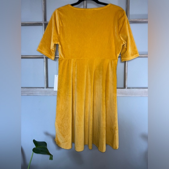 BNWT. Never washed or worn. ModCloth swinging with the 60’s mini dress - Picture 3 of 6